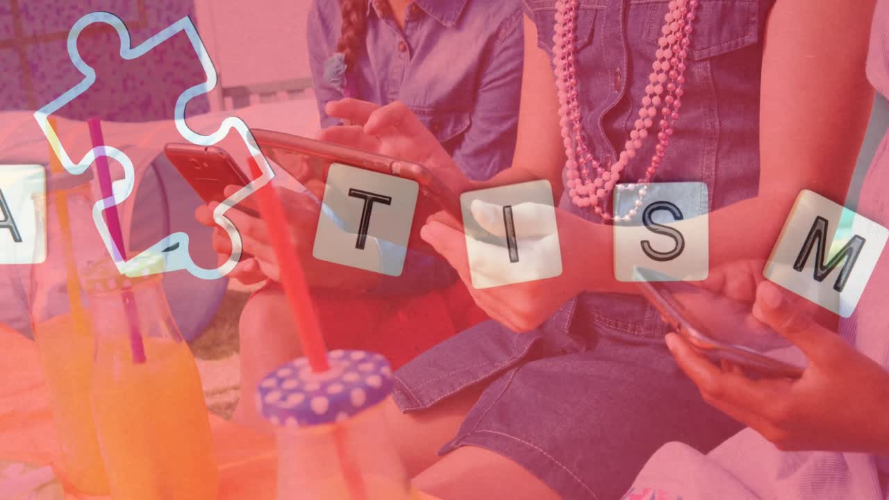 animación de piezas de rompecabezas coloridas y texto de autismo sobre amigos que usan teléfonos inteligentes y tabletas