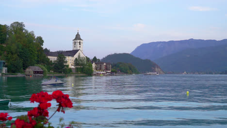 S-T.-Capilla-Wolfgang-En-El-Lago-Wolfgangsee,-Austria