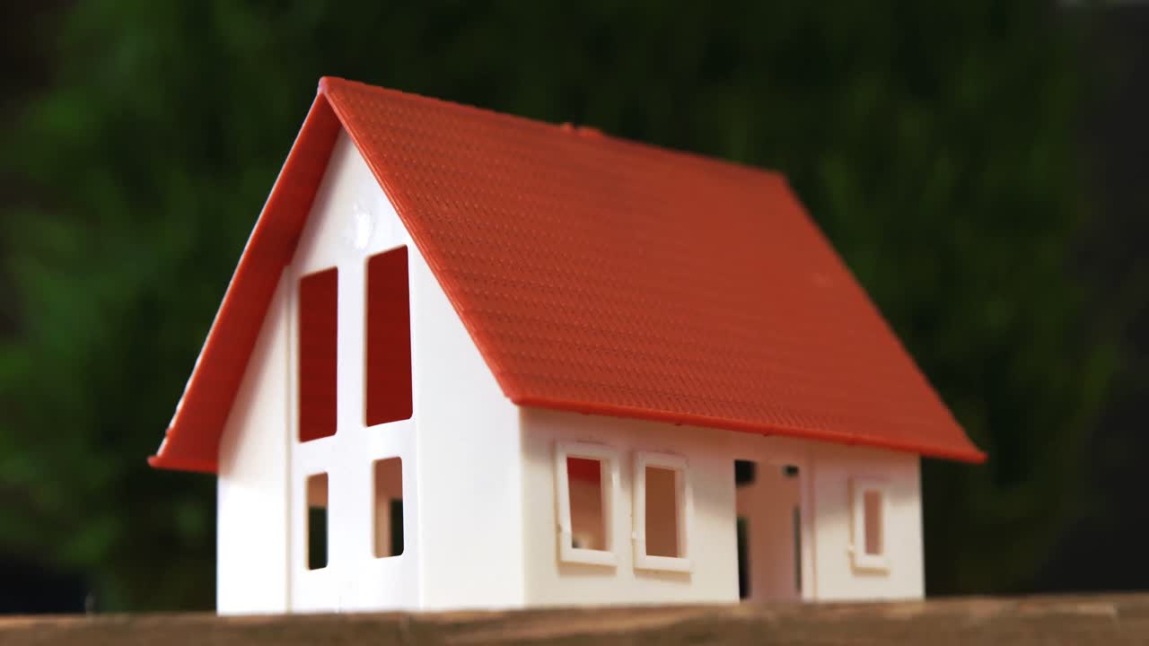 Primo piano di modellino di casa