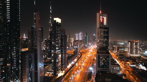 Vista-Nocturna-Desde-Un-Rascacielos-En-Dubai,-Emiratos-Árabes-Unidos.