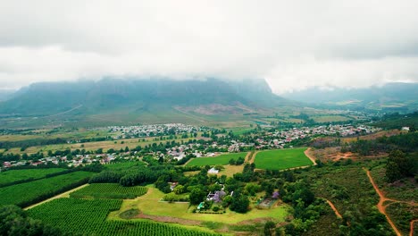 Escape-to-South-Africa's-mountainous-paradise-with-captivating-drone-footage