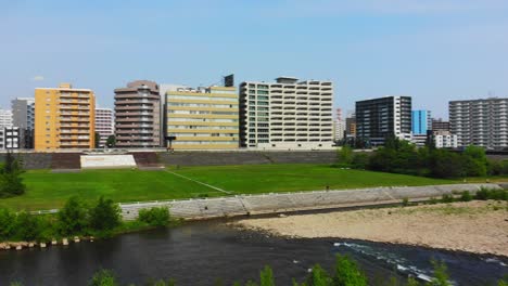 Toyohira-Fluss,-Der-Durch-Sapporo-Fließt