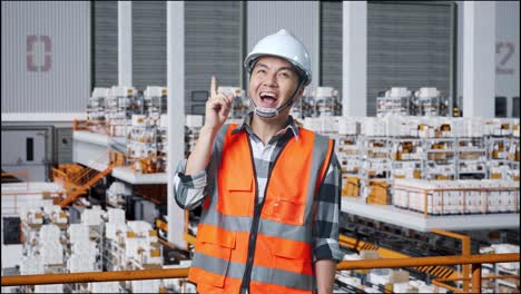 trabajador de almacén con una gran idea