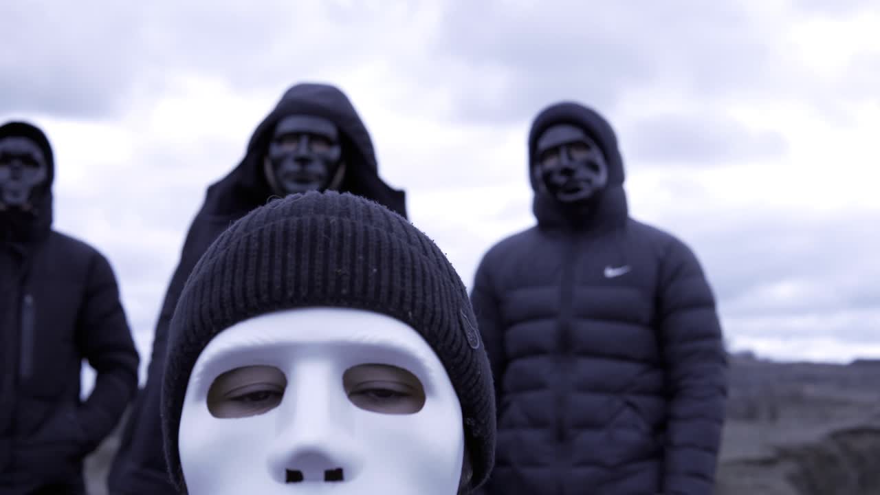 마스크를 쓴 사람들