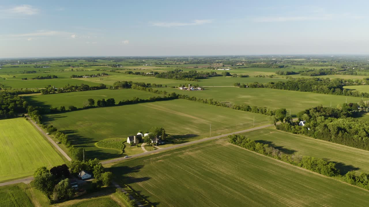 кинематографический широкий установочный кадр - сельская местность