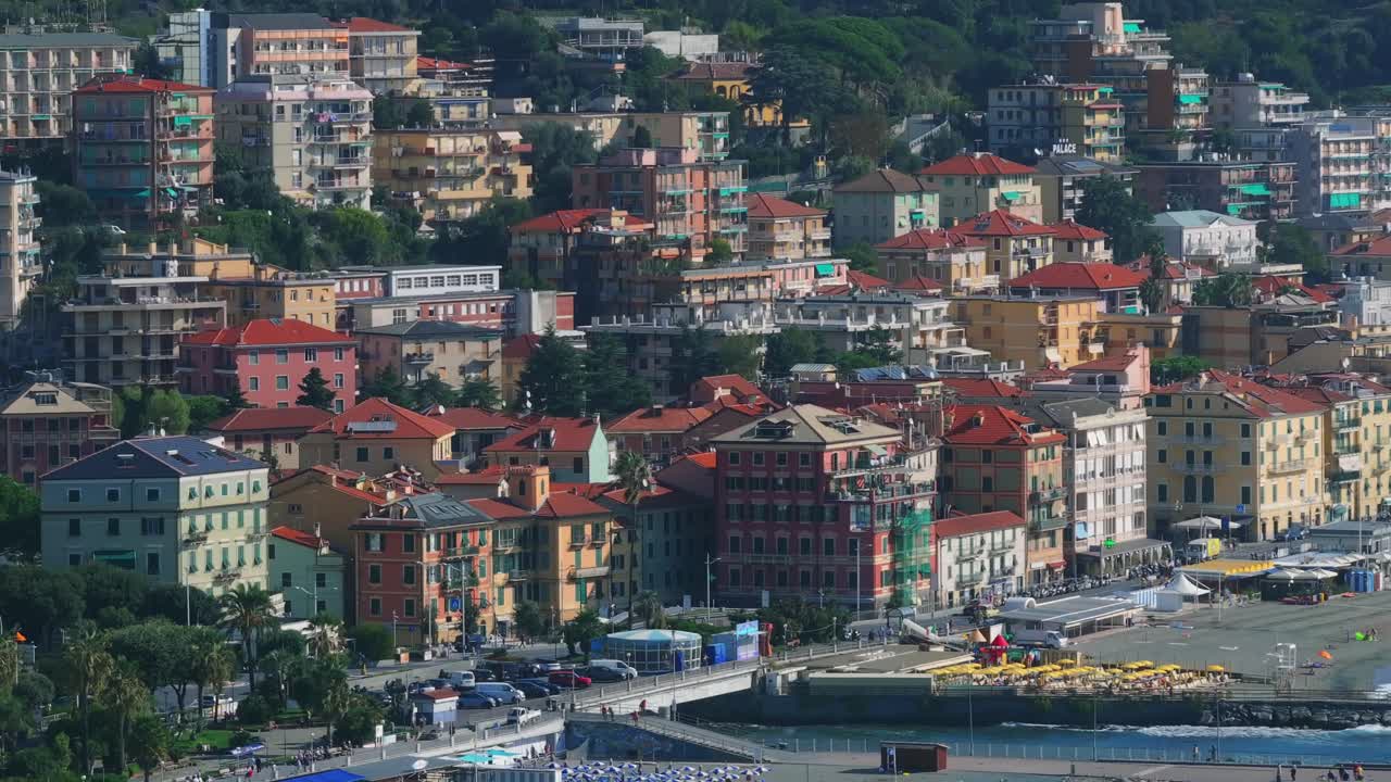 이탈리아 의 리구리아 지방 에 있는 화려 하고 매력적 인 바라제 시