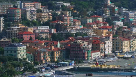 colorida y encantadora ciudad de varazze en la región de liguria en italia