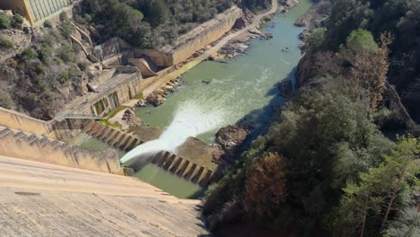 Pantano,-Embalse-De-Sau-En-Barcelona,-Sequía-Extrema-En-España-Europa,-Sin-Agua