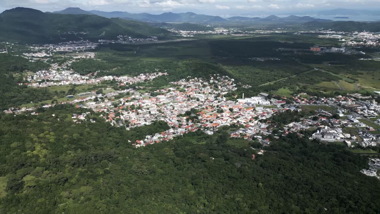 Aerial towards the Beach of the Englishmen ,Praia dos Ingleses, on Santa Catarina Island, Florian&oacute;polis, State of Santa Catarina, Brazil