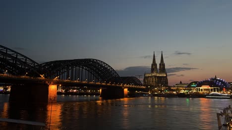 Timelapse-De-Colonia-Por-La-Noche-Con-Catedral-Y-Puente