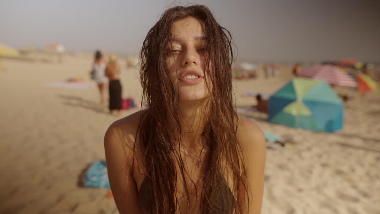 해변에 있는 여자