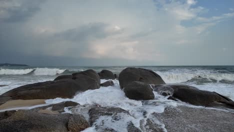 Foamy-Waves-Break-on-Koh-Samui-Boulders,-Thailand