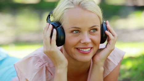 Close-up-of-a-woman-listening-to-music-and-moving-her-head-to-the-rhythm-