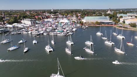 Órbita-Aérea-De-Annapolis-Maryland-Con-Barcos-Y-Veleros