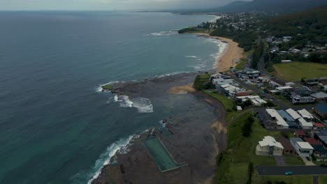 Rock-Pool-Cliff-Meer-Strand-Bucht-Meer-Küste-Bei-Wollongong-In-Der-Nähe-Von-Sydney-In-New-South-Wales,-Australien