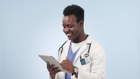 Happy-black-man,-doctor-and-tablet-in-research