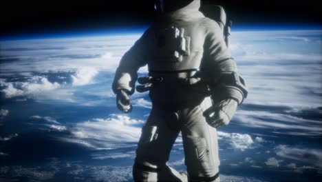 astronauta en el espacio exterior contra el telón de fondo del planeta tierra