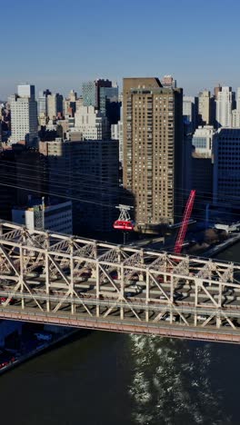 queensboro bridge towards manhattan