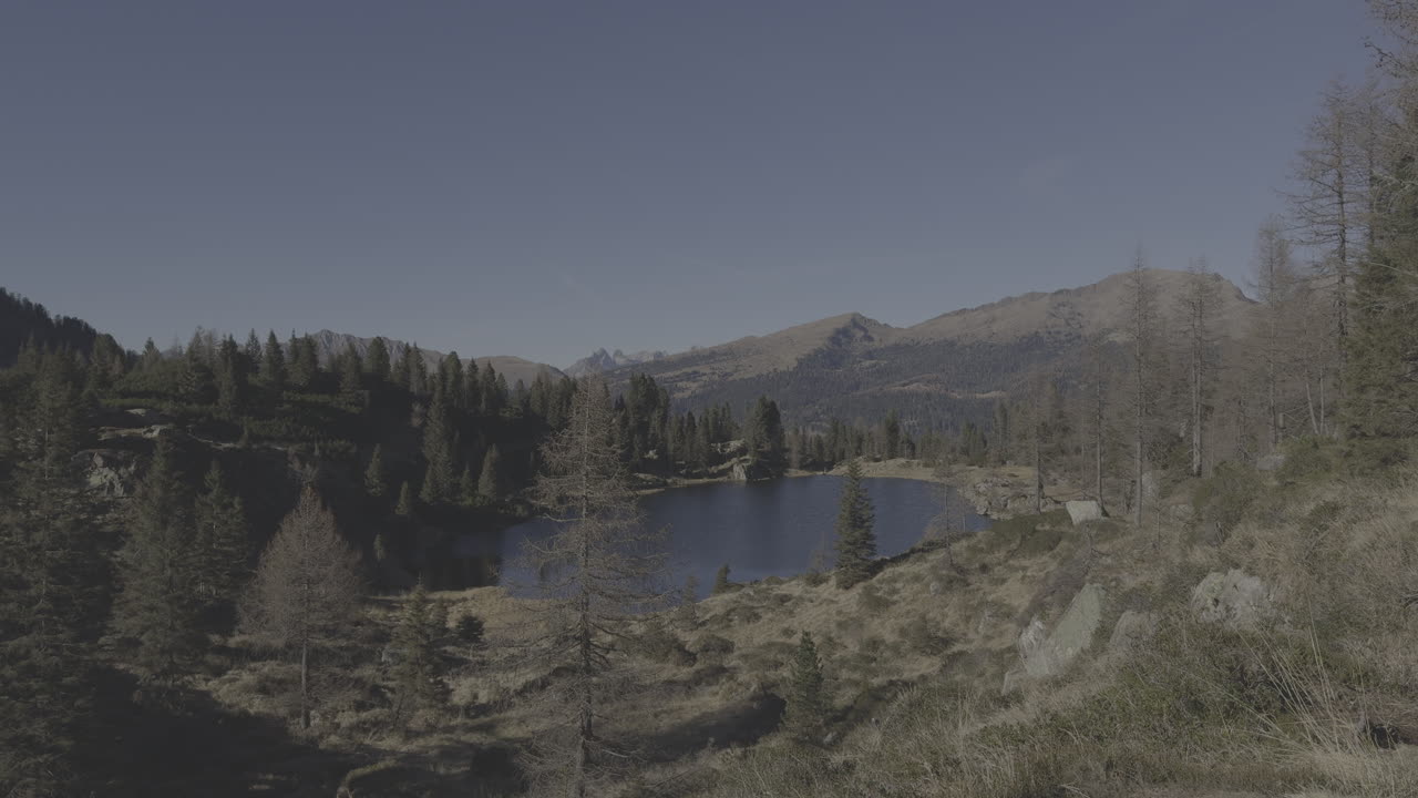 paisaje del lago alpino