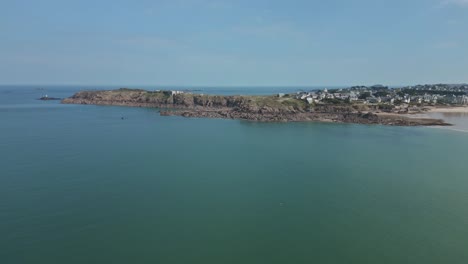 Saint-Malo-coast,-Brittany-in-France