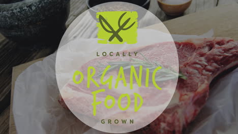 alimentos orgánicos cultivados localmente animación de texto sobre carne cruda en una mesa de madera