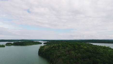 Vista-Aérea-De-Las-Islas-En-El-Lago-Percy-Priest-En-Hermitage,-Tennessee,-Estados-Unidos.