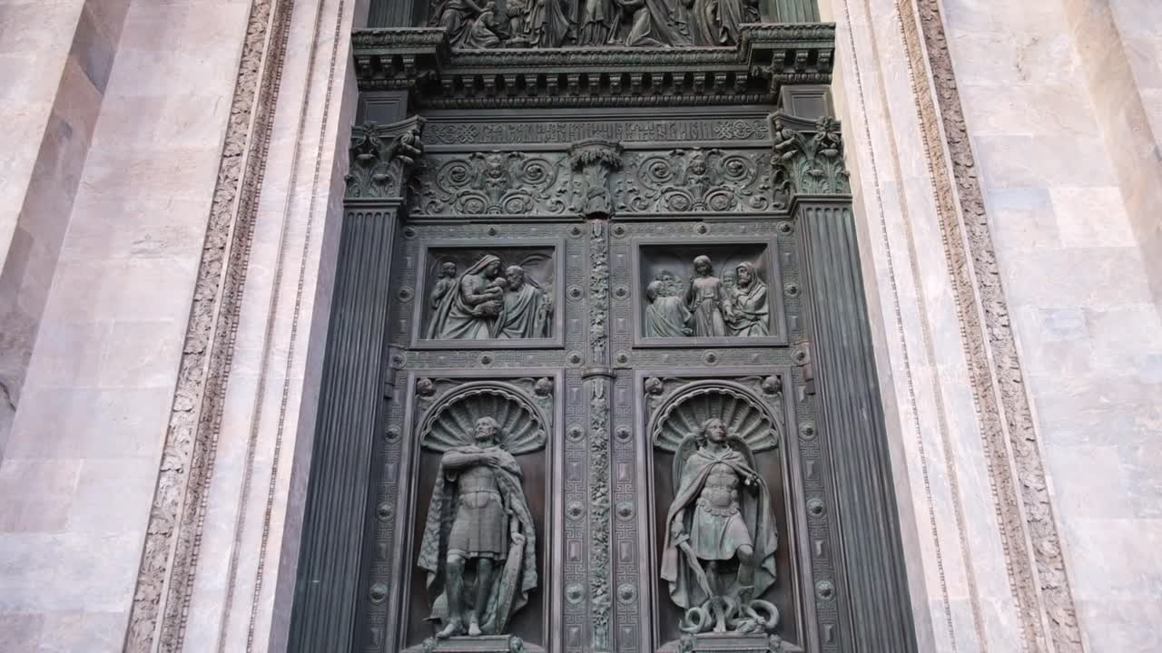 대성당 의 장식 된 청동 문