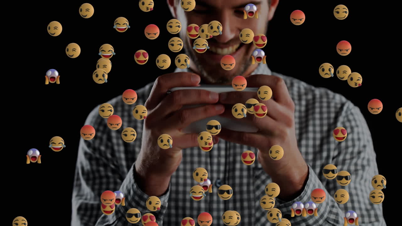 múltiples emojis de cara flotando contra el hombre usando un teléfono inteligente