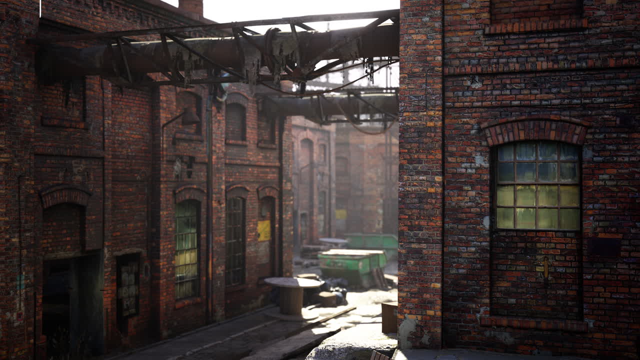 Edifici industriali abbandonati e sbarrati.