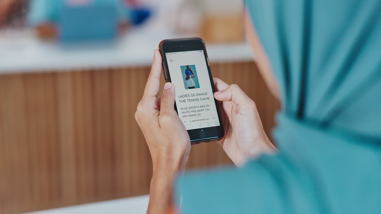 comercio electrónico, teléfono o compras en línea de mujeres islámicas