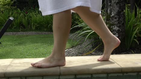 Feet-Walking-Left-With-Spa-Reflection-Slow-Motion