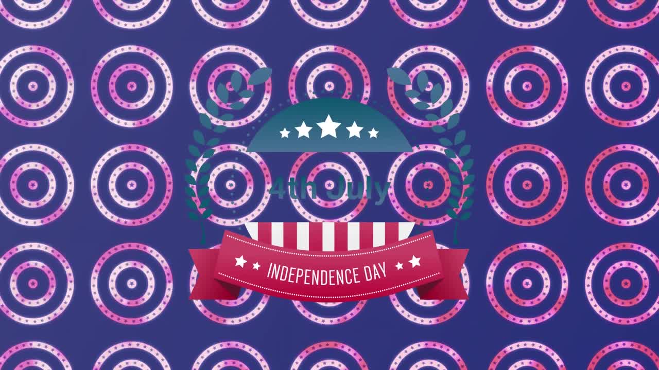 푸른 배경에 여러 원을 돌고 있는 별 위의 독립기념일 텍스트