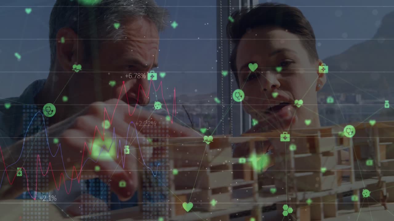 animación de una red de iconos digitales sobre diversos ingenieros masculinos y femeninos discutiendo sobre un modelo.