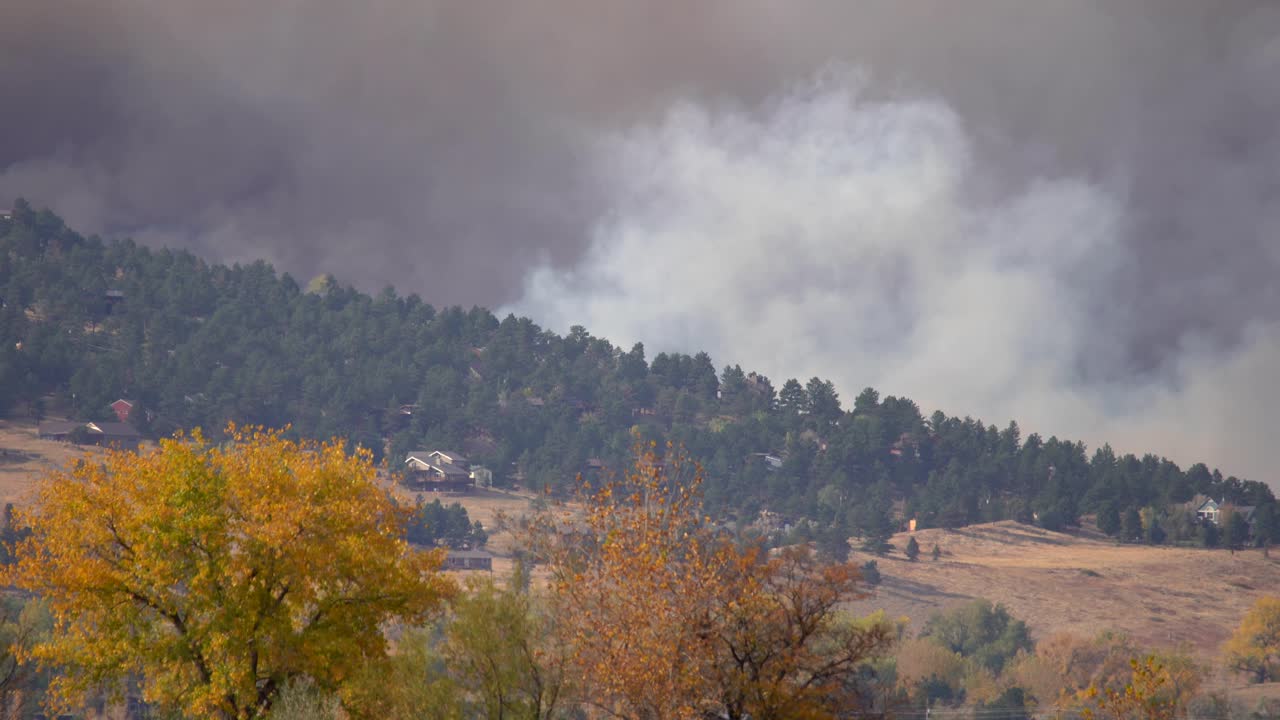 Incendio CalWood che divampa nelle propaggini orientali del Colorado settentrionale