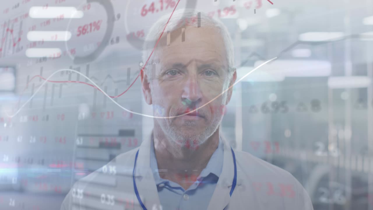 animación de una interfaz digital que muestra estadísticas con un médico masculino mirando a la cámara y sonriendo