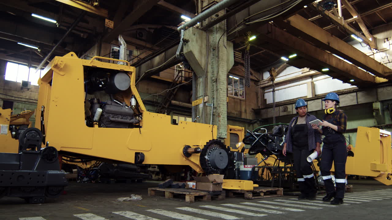 mujeres que trabajan en una fábrica