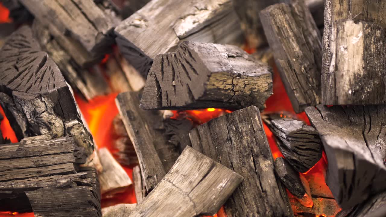 불에 타는 나무 석탄