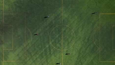 Vista-Aérea-De-Arriba-Hacia-Abajo-De-Un-Campo-De-Fútbol