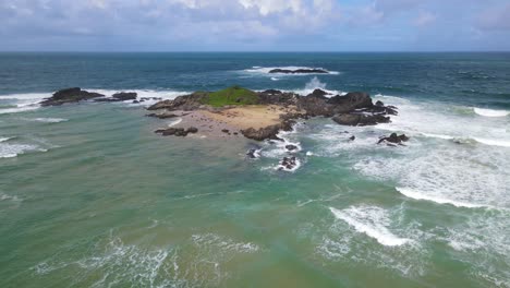 Waves-On-Outcrops-At-Sawtell-Beach-Near-Bonville-Headland,-North-Coast-Of-New-South-Wales,-Australia