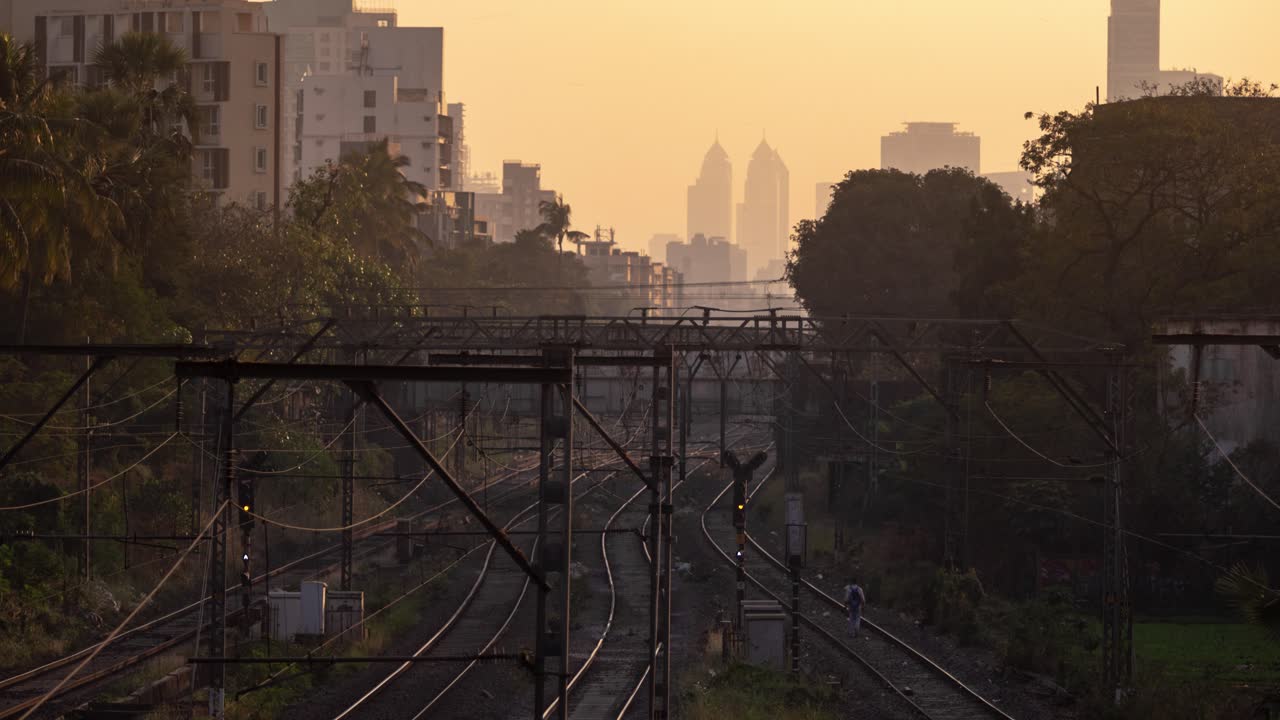 뭄바이 지역 열차의 타임랩스