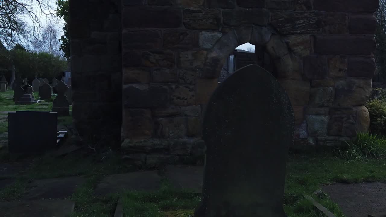 histórico windleshaw chantry piedra de trabajo punto de referencia cámara lenta alrededor de las ruinas del cementerio