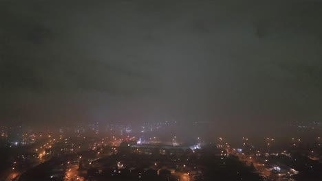 el dramático paisaje nocturno de toronto, el lapso de tiempo de la tormenta urbana
