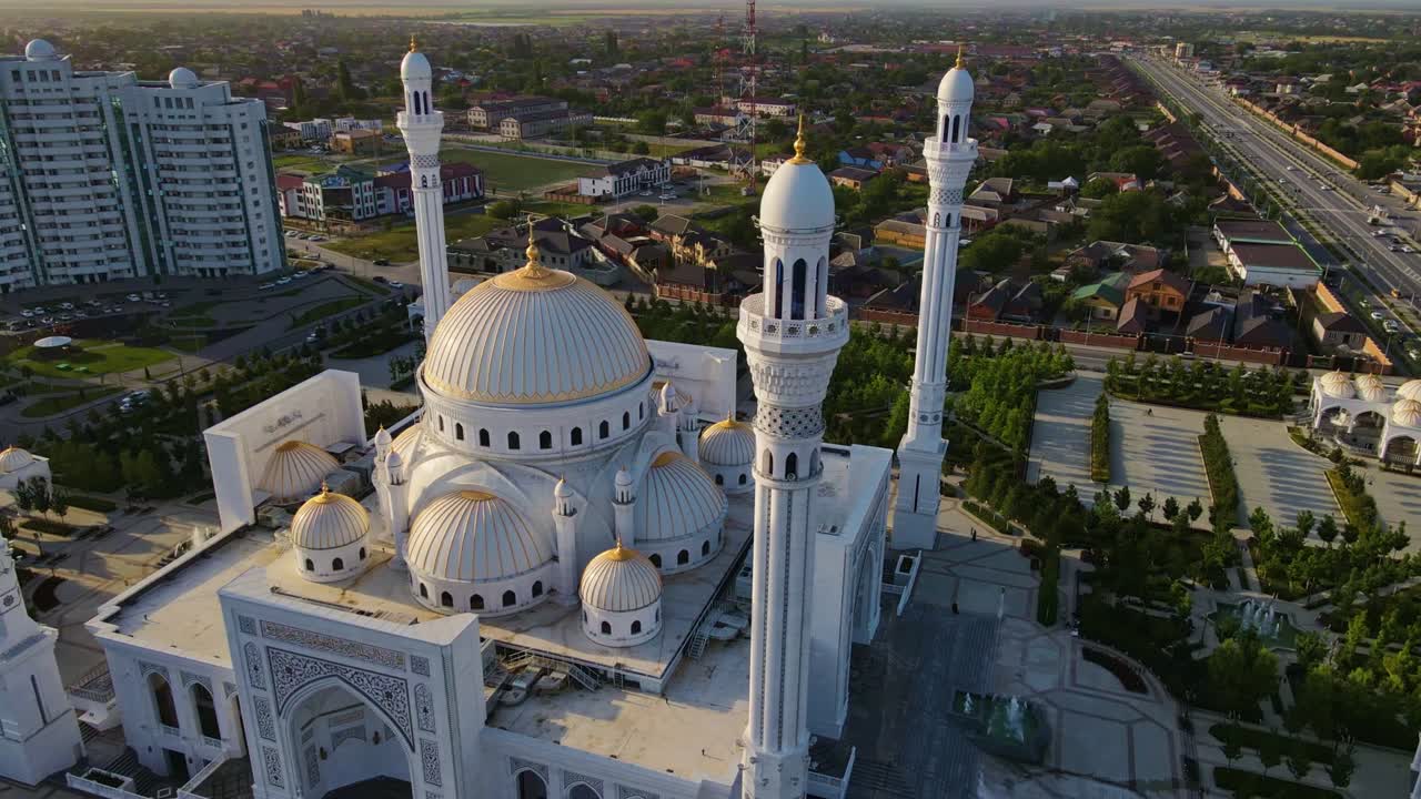 мечеть гордость мусульман, названная в честь пророка мухаммеда в шали.