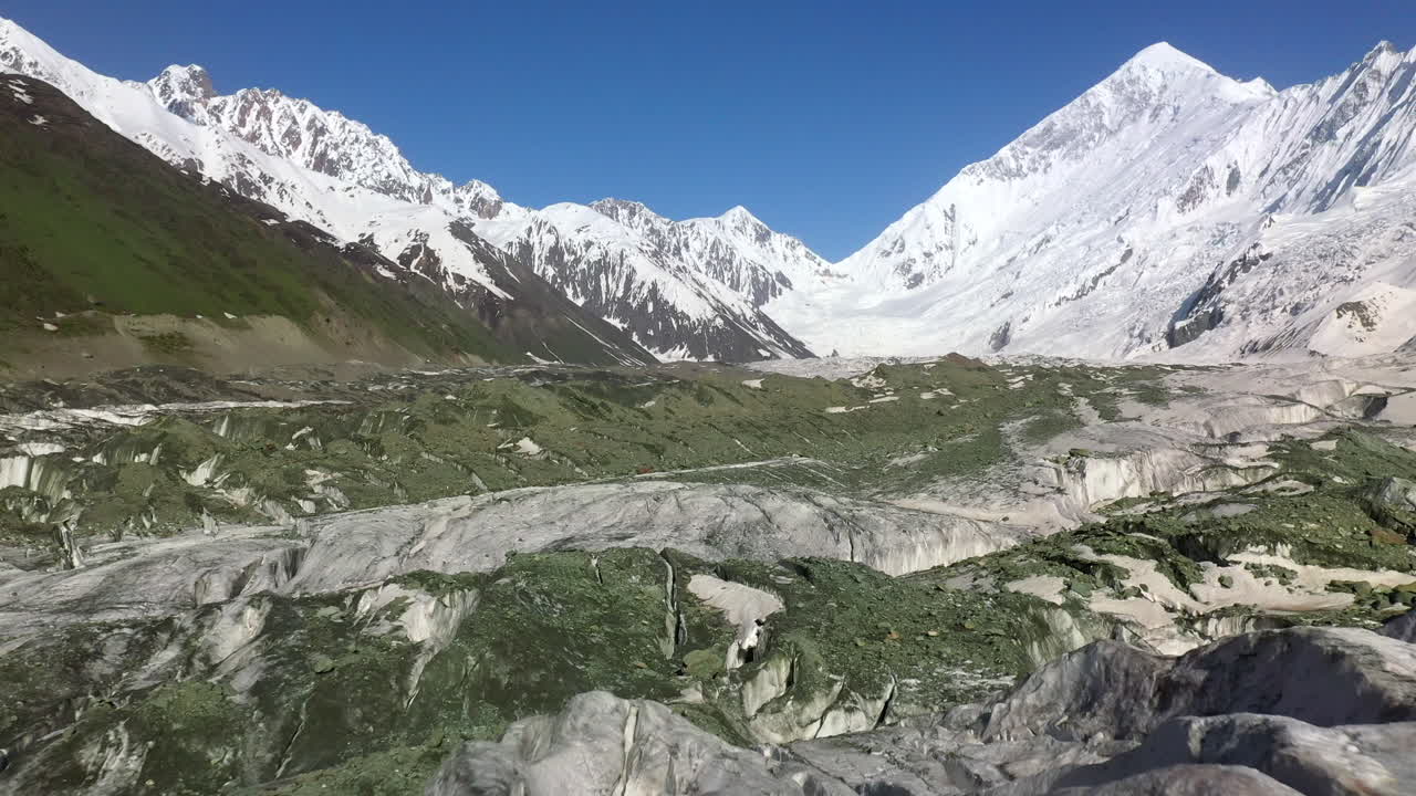 imágenes de aviones no tripulados, rakaposhi pakistán