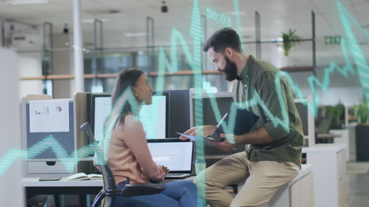 animación del procesamiento de datos sobre diversas personas de negocios en la oficina