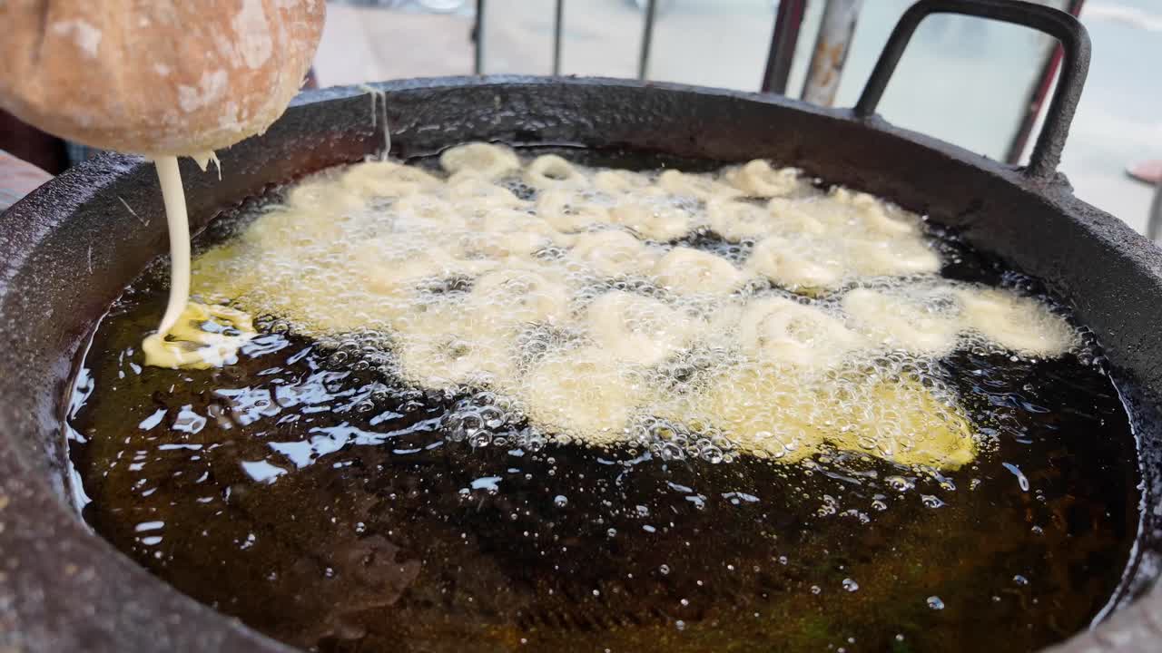 자레비 를 만드는 것 - 인도 의 거리 음식