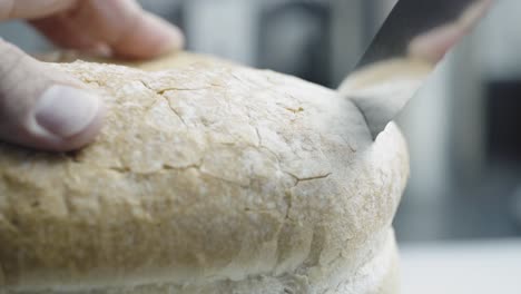 preparar tostadas en una cocina casera-5