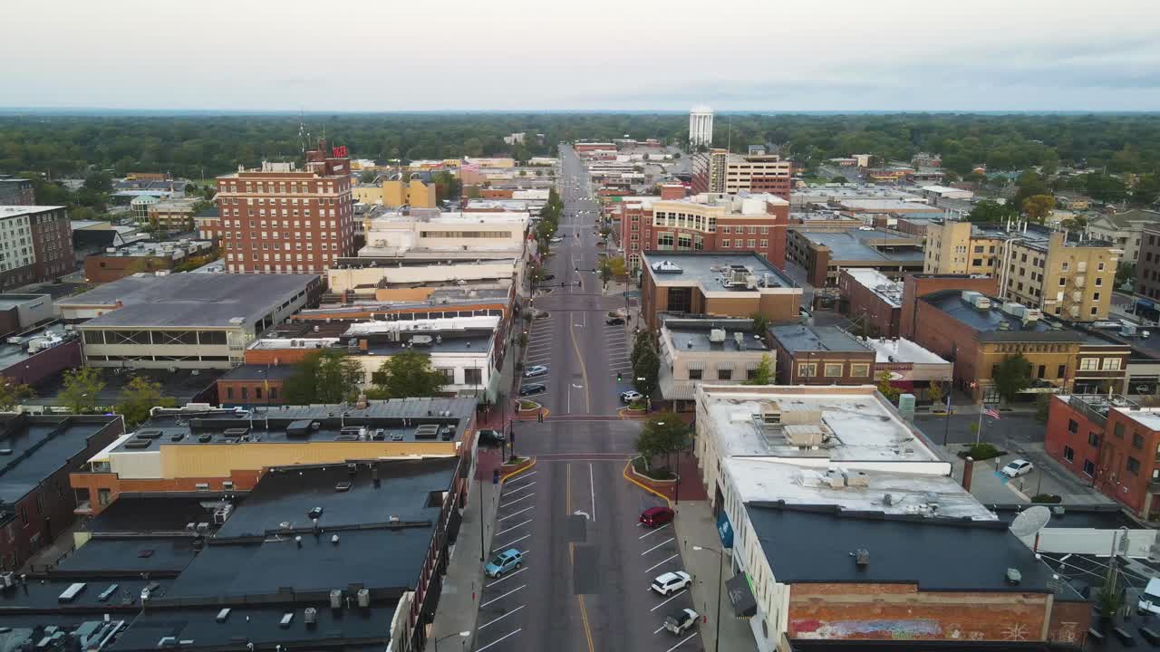 Concetto Urbano - Strade del Centro della Città di Columbia, Missouri - Vista Aerea con Drone.