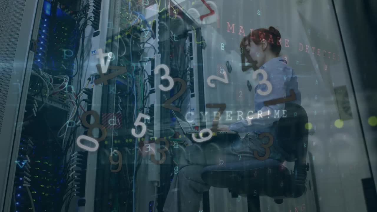 animación de procesamiento de datos digitales sobre mujeres caucásicas que trabajan en la sala de servidores