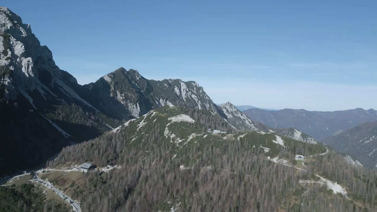 Letecký pohled na majestátní Alpy